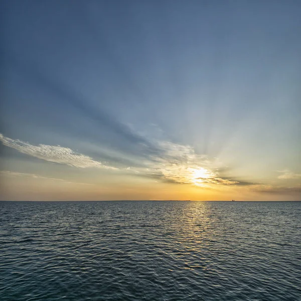 Prachtige Zonsondergang Boven Zee — Stockfoto