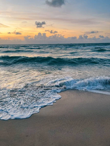 Όμορφο Ηλιοβασίλεμα Στην Παραλία — Φωτογραφία Αρχείου