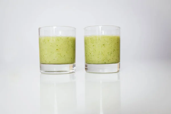 Glass Green Smoothie Fresh Fruit Juice White Background — Stock Photo, Image