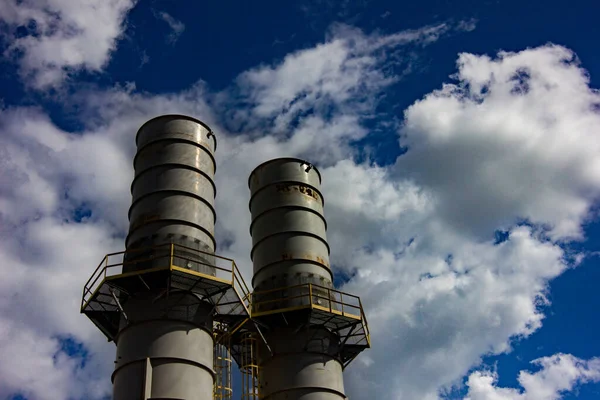 Industriële Installatie Stroomvoorziening Blauwe Lucht Wolken — Stockfoto