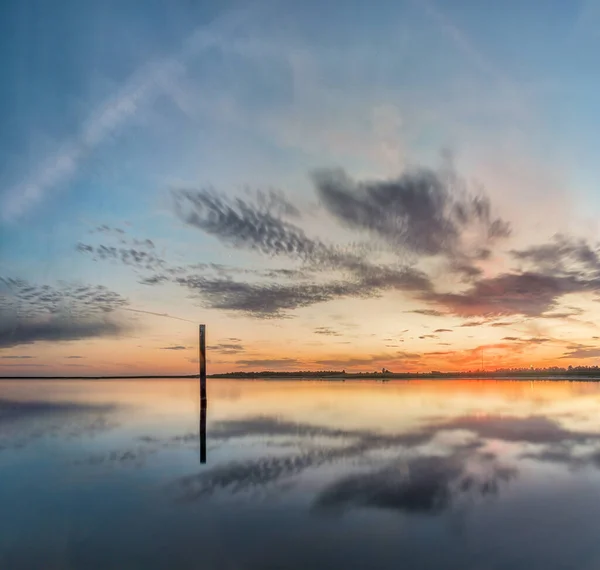 Belo Pôr Sol Sobre Lago — Fotografia de Stock