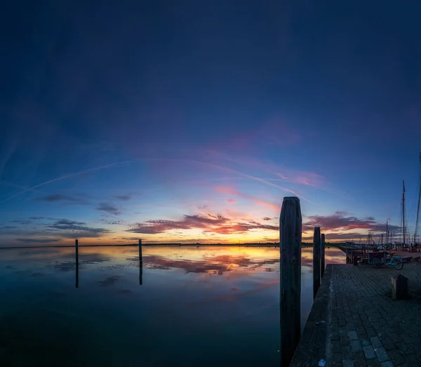 Belo Pôr Sol Sobre Lago — Fotografia de Stock