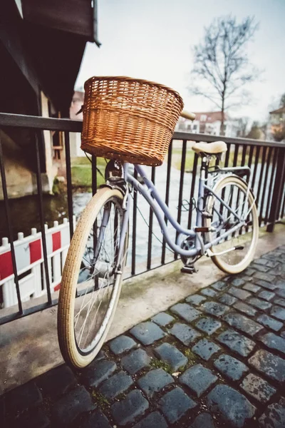Bicicleta Estacionada Ciudad —  Fotos de Stock