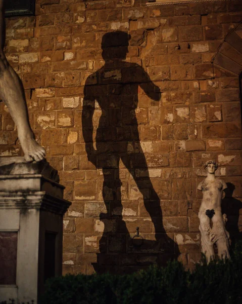 Die Statue Des Antiken Gebäudes — Stockfoto