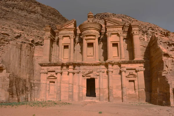 ヨルダンのペトラの古代都市の遺跡は — ストック写真