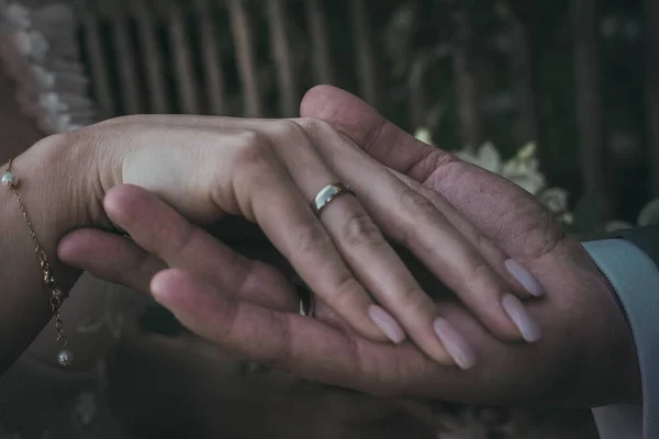 Ehering Einer Hand — Stockfoto