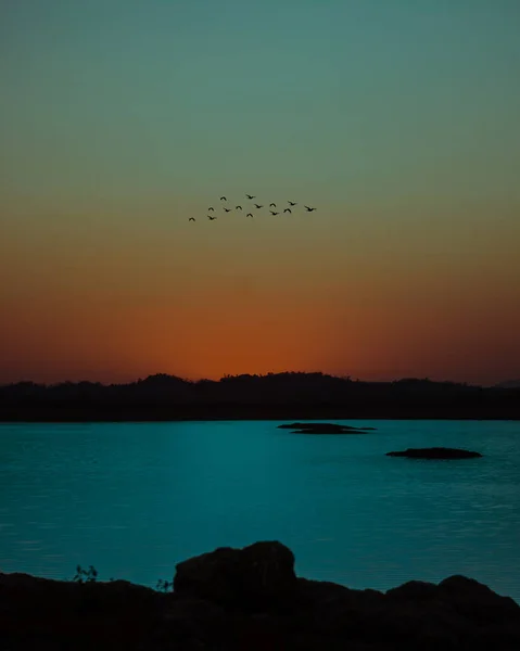 Prachtige Zonsondergang Boven Het Meer — Stockfoto