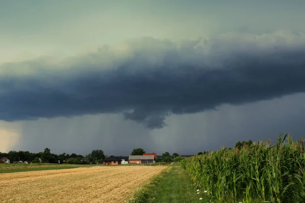 Nuvens Tempestade Sobre Campo — Fotografia de Stock