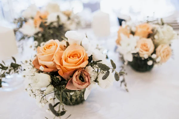 Vacker Bröllopsbukett Med Blommor Och Rosor — Stockfoto