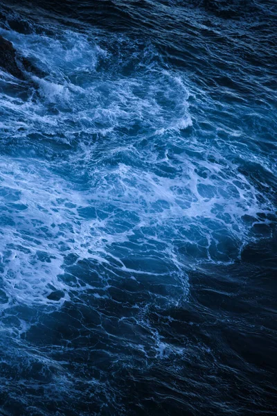 Ondas Mar Fundo Uma Água Azul — Fotografia de Stock