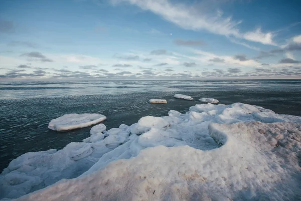 얼어붙은 바다의 아름다운 풍경이었습니다 — 스톡 사진