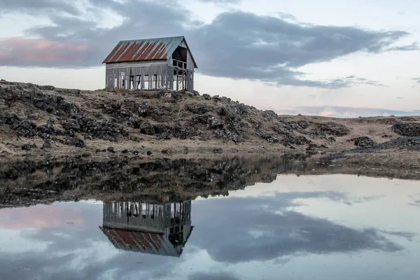 Krásný Výhled Jezero Obci — Stock fotografie