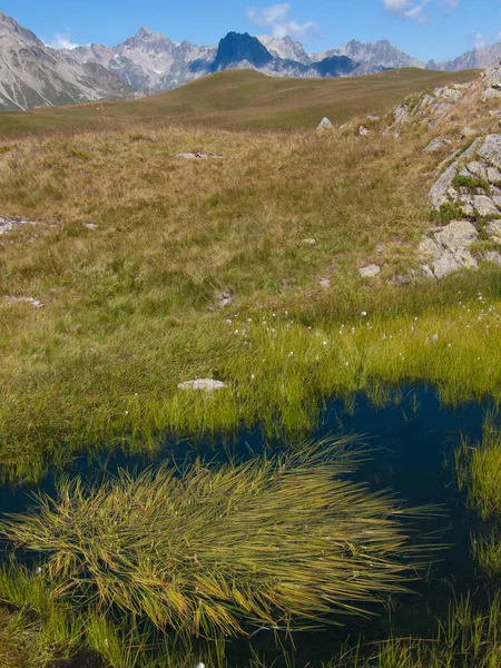 Красивий Пейзаж Озером Горах — стокове фото