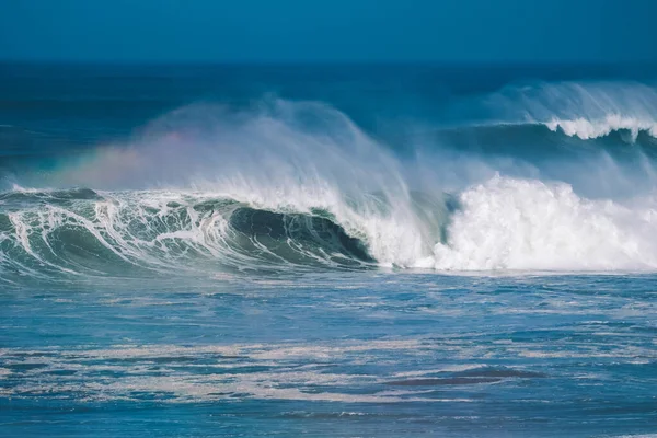 昼間の海の波の美しい景色 — ストック写真