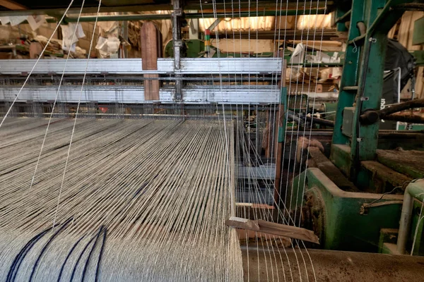 Primer Plano Una Tabla Cortar Madera Con Mango Metal Grande —  Fotos de Stock