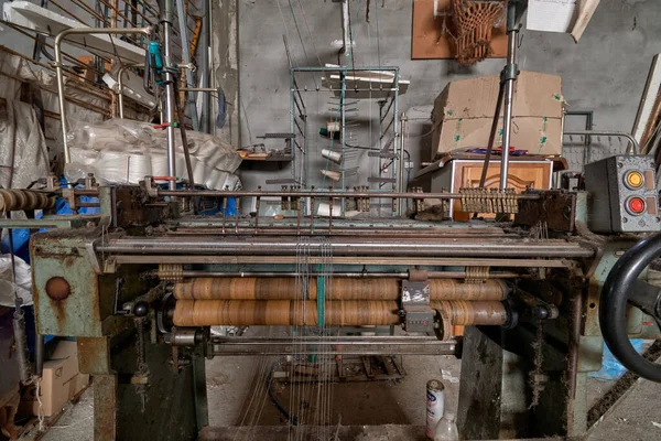 Fabrikadaki Eski Paslı Metal Borular — Stok fotoğraf