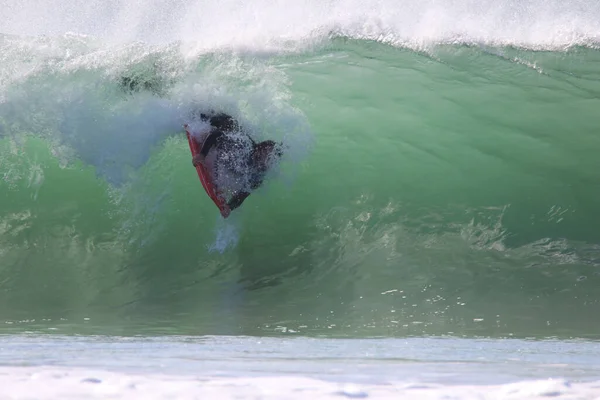 Hombre Está Surfeando Mar — Foto de Stock