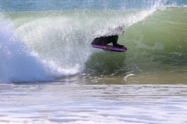 Surfista Surfeando Las Olas Del Mar — Foto de Stock