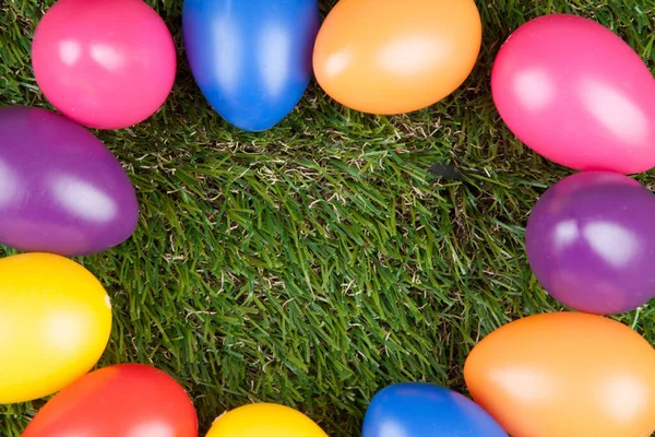 Barevné Velikonoce Vejce Zelené Trávě Pozadí — Stock fotografie