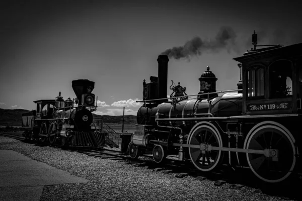 市内の古い蒸気機関車は — ストック写真