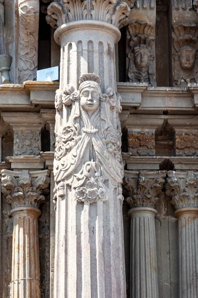 Detalhe Fachada Catedral Santo Sepulcro Cidade Barcelona — Fotografia de Stock