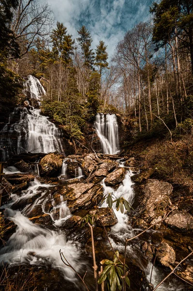 Schöner Wasserfall Den Bergen — Stockfoto