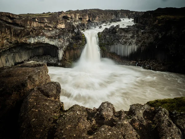 Wodospad Górach — Zdjęcie stockowe