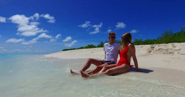 Paar Het Strand Bij Malediven — Stockfoto