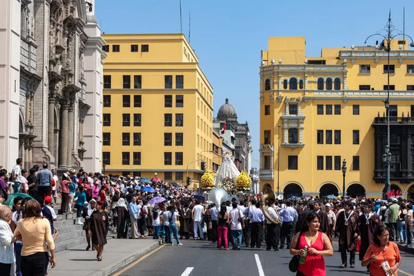 Gente Caminando Por Calle Ciudad — Foto de Stock