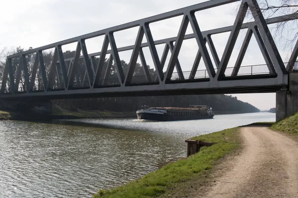 Γέφυρα Πάνω Από Ποτάμι — Φωτογραφία Αρχείου
