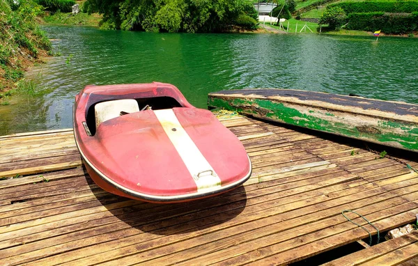 Lago Parque Barco Viejo —  Fotos de Stock