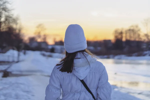 Mujer Joven Ropa Invierno Nieve —  Fotos de Stock
