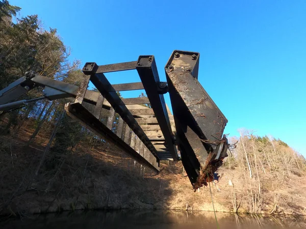 Stary Drewniany Most Słoneczny Dzień — Zdjęcie stockowe
