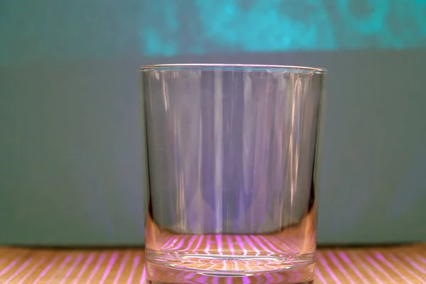 Verre Eau Sur Une Table Bois — Photo