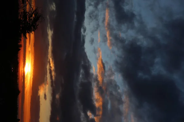 Bellissimo Cielo Con Nuvole Sole — Foto Stock
