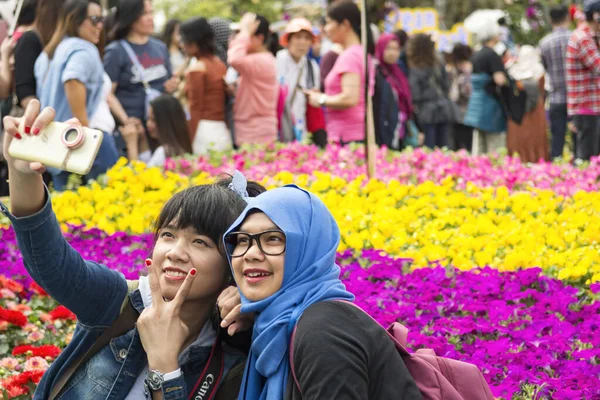 中国香港 2018年3月16日 2018年3月16日 在维多利亚公园举行的年度花卉展 人群聚集于中国香港 — 图库照片