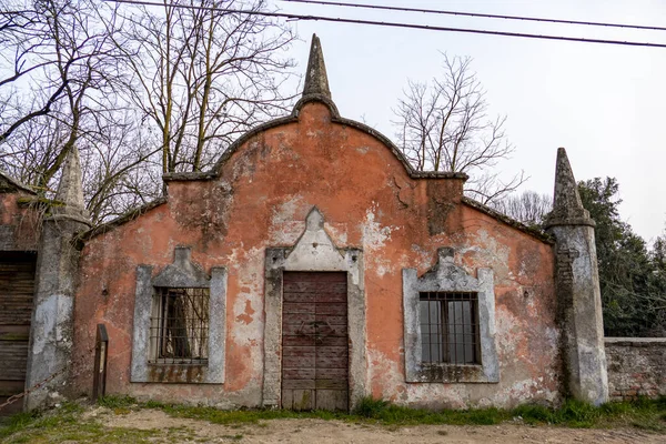 Gammalt Övergivet Hus Staden — Stockfoto