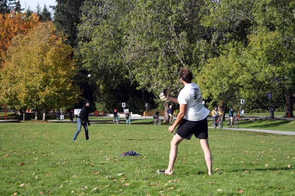 Vista Las Personas Que Relajan Parque —  Fotos de Stock