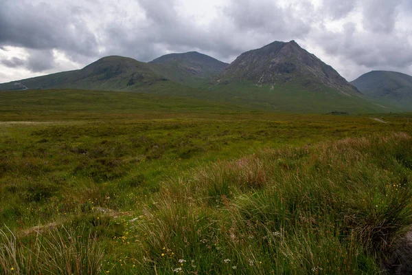 Beau Paysage Avec Montagnes Nuages — Photo