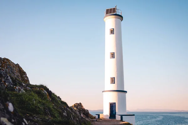 Sahildeki Deniz Feneri — Stok fotoğraf