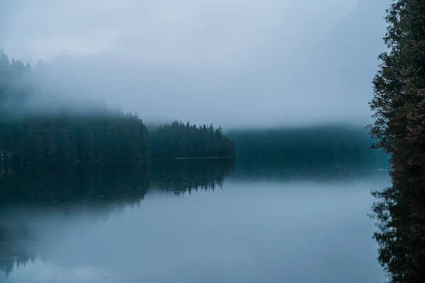 Sabah Gölü Olan Güzel Bir Manzara — Stok fotoğraf
