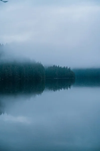 美丽的风景 清澈的湖水 — 图库照片