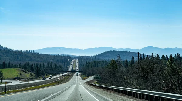 山中的高速公路 — 图库照片