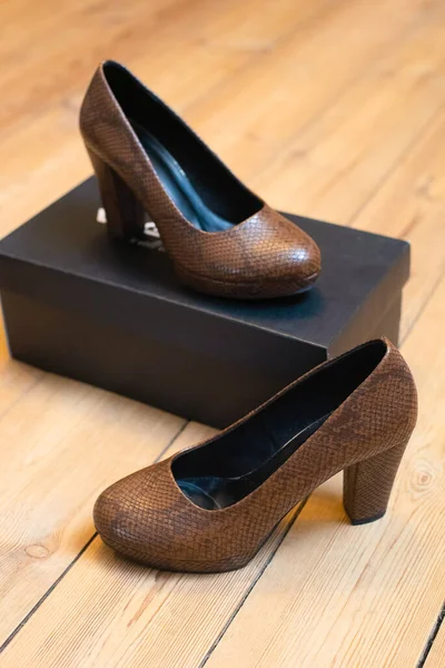 Zapatos Mujer Sobre Fondo Madera — Foto de Stock