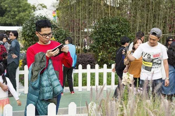 中国香港 2018年3月16日 2018年3月16日 在维多利亚公园举行的年度花卉展 人群聚集于中国香港 — 图库照片