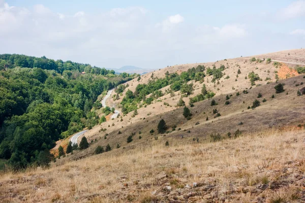 Красивий Краєвид Горами Блакитним Небом — стокове фото