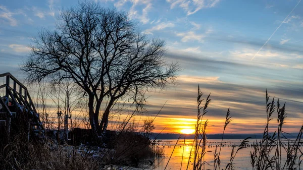 Prachtige Zonsondergang Boven Het Meer — Stockfoto