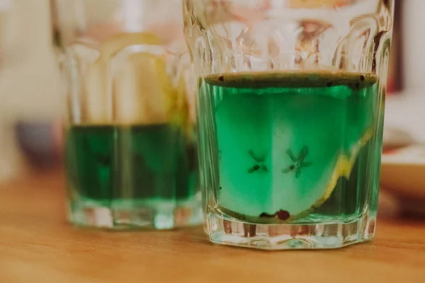 Зелений Чай Склянці Дерев Яному Столі — стокове фото