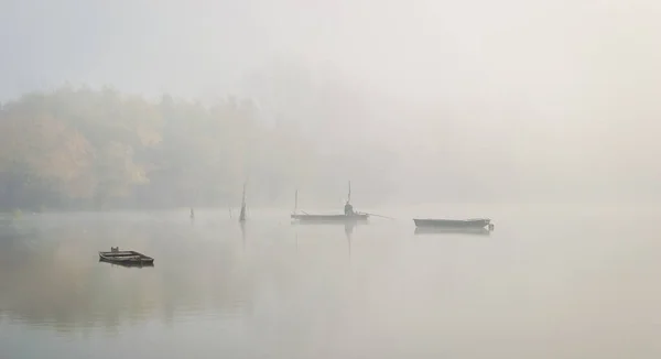 Beau Paysage Avec Lac Arrière Plan — Photo