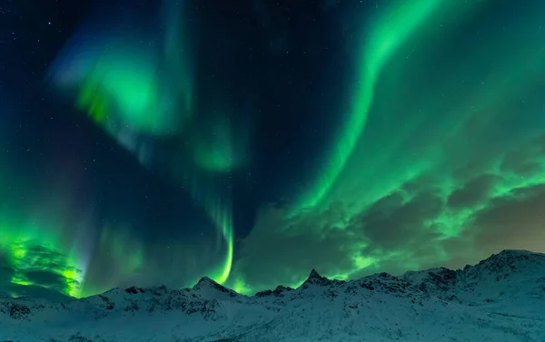 Severní Světla Nad Polárními Horami — Stock fotografie